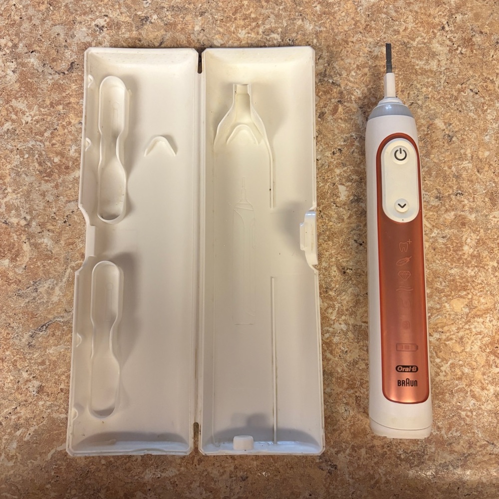Oral-B Braun Electric Toothbrush with Case